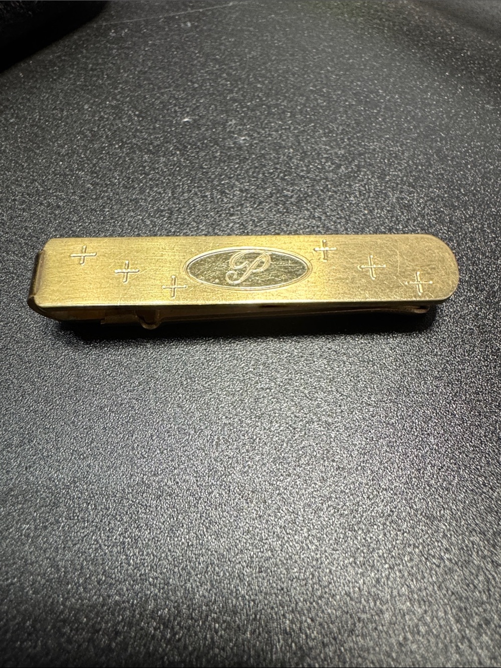 Source Unknown Gold-Tone Monogram 'P' Tie Bar